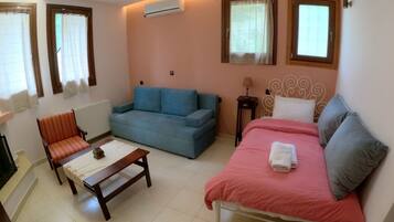 Televisión y chimenea