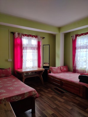 Double or Twin Room | Desk, free WiFi - Bhagirath Homestay (Mirik)