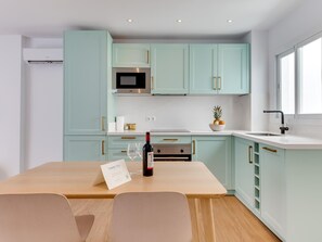 Fridge, microwave, dishwasher, coffee/tea maker