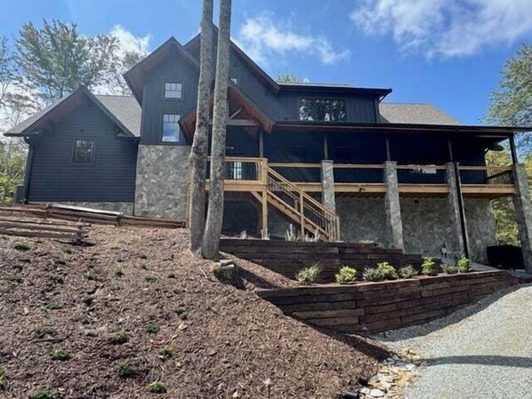 Exterior - Sweet Bearadise-Eagles Nest - dogs ok, outdoor fireplace (Banner Elk)
