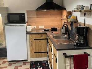 Frigorífic, microones, cafetera i tetera i torradora