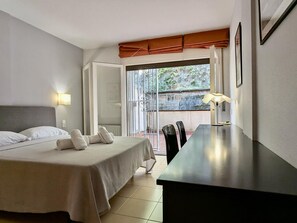 4 bedrooms, free WiFi - Apartment in Tossa de Mar, 4 bedrooms, terrace, private parking (Tossa de Mar)