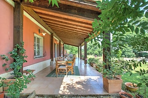 Outdoor dining - Relaxing Family Podere Delle Rose Pool & Garden (Civitella Paganico)