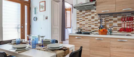 Perhehuoneisto, 1 makuuhuone (Giosue' Apartment Near Bari) | Yksityinen keittiö | Jääkaappi, uuni, liesi, kahvin-/teenkeitin