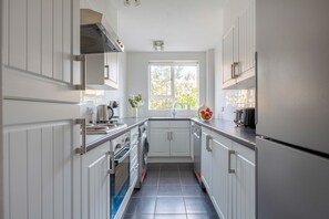 Departamento urbano, 2 habitaciones, para no fumadores | Cocina privada | Cafetera de espresso, cafetera y tetera, tetera eléctrica y tostadora 