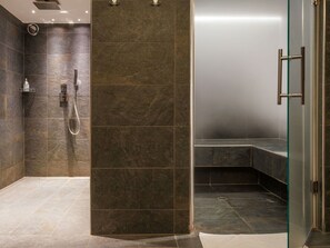 Bathroom - Beautiful apartment in villa for 15 guests with hot tub, WIFI and terrace (Vercorin)