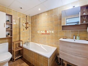Unclassified image, 2 of 6, button - Quiet studio, pool, pets allowed, air conditioning, Var (Callian)