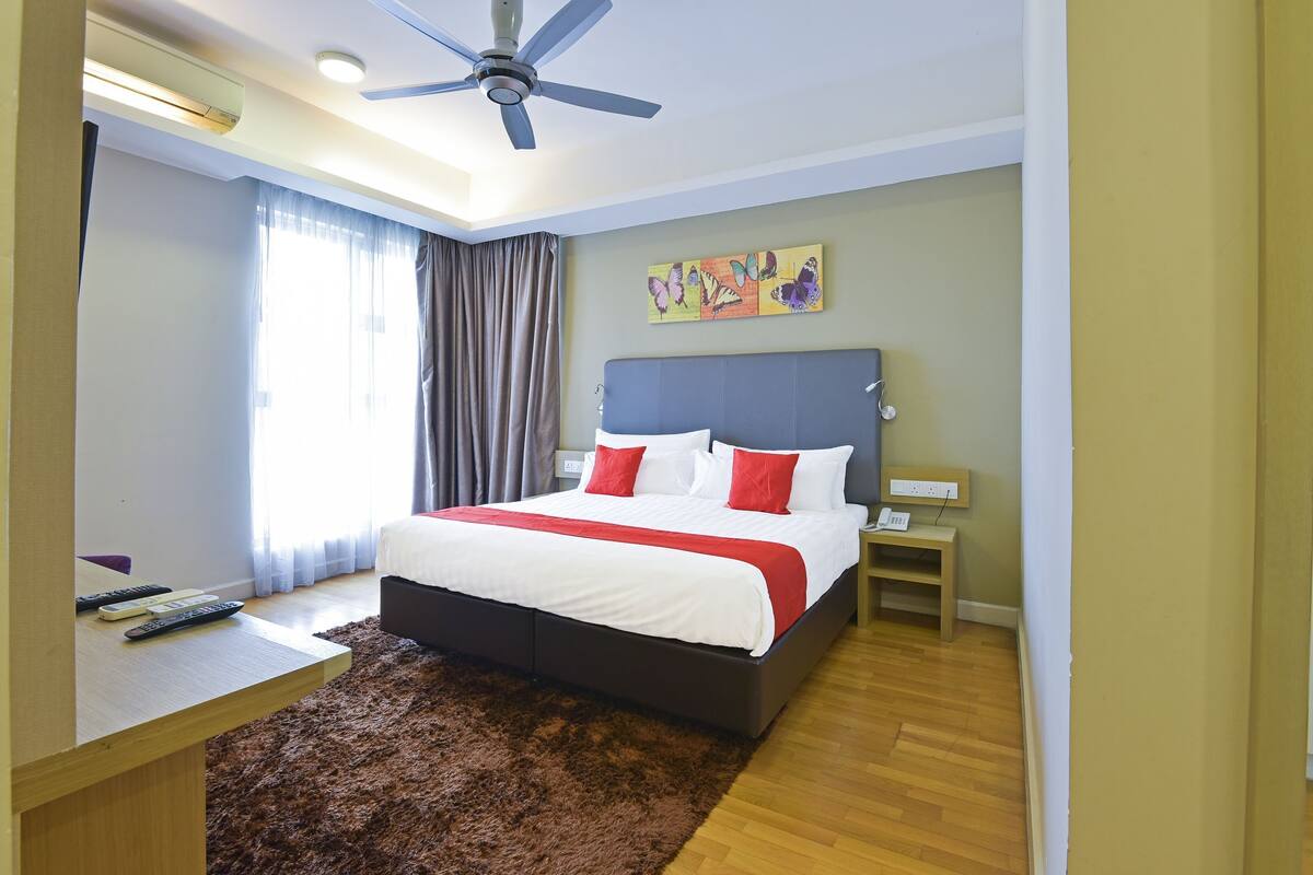 Suite, 2 Bedrooms | Premium bedding, free WiFi, bed sheets