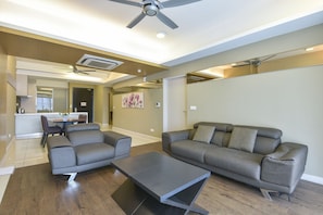 Suite, 3 chambres, vue piscine | Literie de qualité supérieure, Wi-Fi gratuit, draps fournis