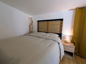 Unclassified image, 5 of 9, button