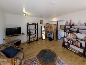 Unclassified image, 4 of 9, button