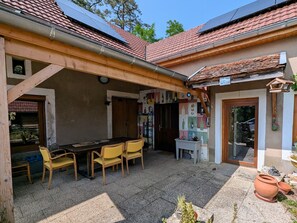 Outdoor dining - Cottage between city and countryside, free Wi-Fi, along painters' circuit (Coulevon)