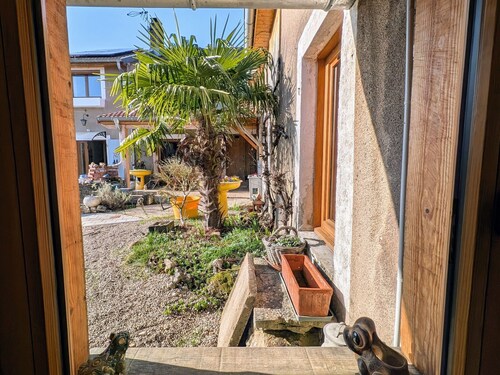 Cottage between city and countryside, free Wi-Fi, along painters' circuit