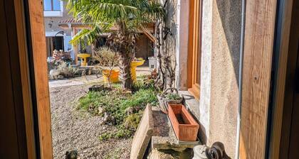 Cottage between city and countryside, free Wi-Fi, along painters' circuit