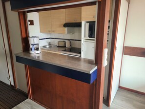 Microwave, stovetop, dishwasher, coffee/tea maker