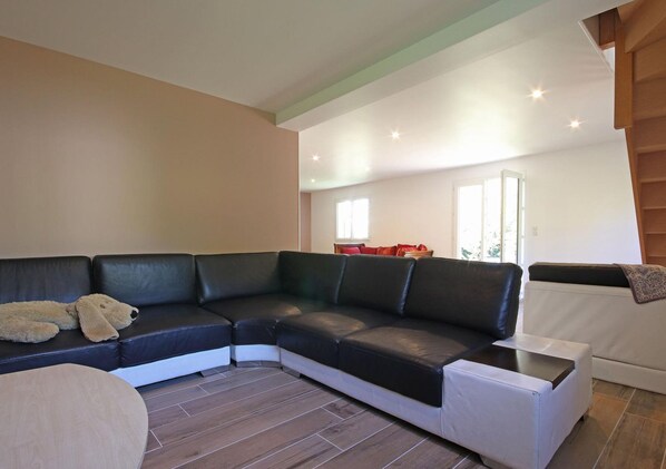 TV - House for Tribes, Nature Activities and Pets Allowed (Les Champeaux)