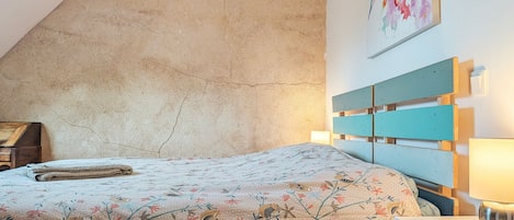 5 室のベッドルーム、WiFi (無料)