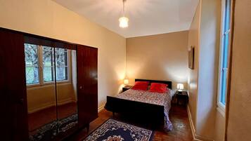 2 bedrooms, bed sheets