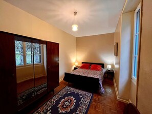 2 bedrooms, bed sheets