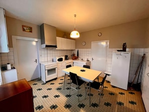 Fridge, microwave, dishwasher