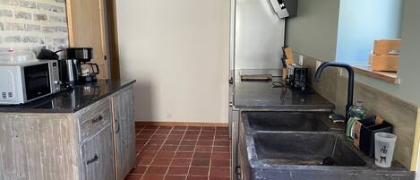 Réfrigérateur, micro-ondes, four, lave-vaisselle