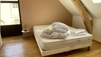 2 bedrooms, bed sheets