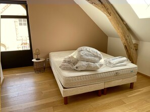 2 bedrooms, bed sheets