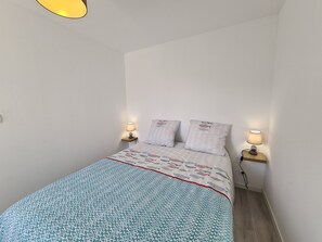 4 bedrooms, bed sheets