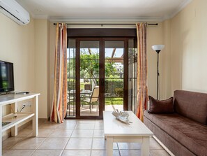 TV - Apartment with garden in Chiclana, near the beach (Chiclana de la Frontera)