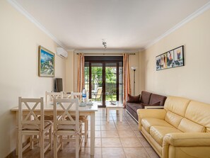 TV - Apartment with garden in Chiclana, near the beach (Chiclana de la Frontera)