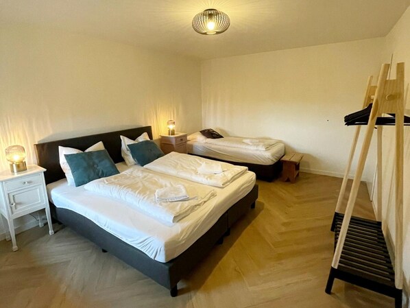 3 habitaciones y muebles diferentes