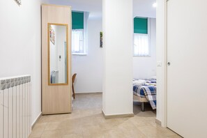 Chambre avec lits jumeaux, vue cour intérieure
