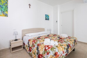Chambre Quadruple, vue cour intérieure