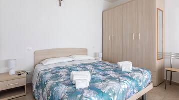 Dreibettzimmer, Blick auf den Innenhof | Kostenloses WLAN