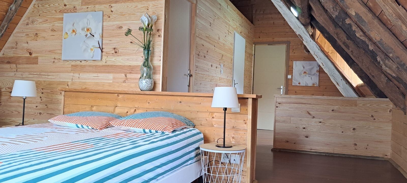 4 makuuhuonetta, silitysrauta/-lauta, vauvan matkasänky, ilmainen Wi-Fi