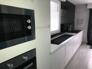 Micro-ondes, four, plaque de cuisson, lave-vaisselle