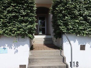 Exterior detail - Studio 400m from beach - Sleeps 3 - Includes garage (Saint-Palais-sur-Mer)