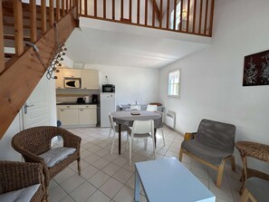 Dining - Pavilion near the ocean with secure heated pool (Saint-Hilaire-de-Riez)