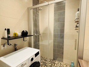 Bathroom - Renovated apartment in the heart of Vercors in Autrans, up to 5 guests, sunny terrace (Autrans-Méaudre en Vercors-Autrans)