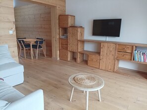 TV - Renovated apartment in the heart of Vercors in Autrans, up to 5 guests, sunny terrace (Autrans-Méaudre en Vercors-Autrans)