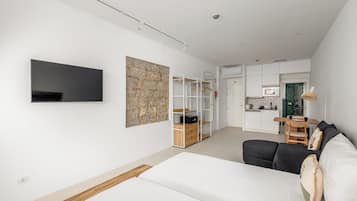 Deluxe Studio, 2 Single Beds, Balcony