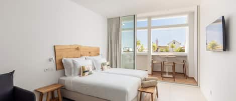 Een kluis op de kamer, geluiddichte muren, een strijkplank/strijkijzer