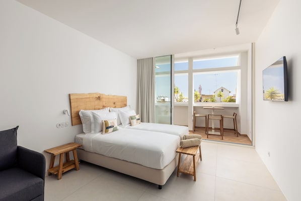 In-room safe, soundproofing, iron/ironing board, free WiFi - Estúdios Loreto (Fuseta)