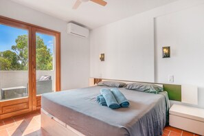 2 bedrooms, iron/ironing board, WiFi, bed sheets - Apartment 'Chill Beach' with Shared Pool, Wi-Fi and Air Conditioning (Dénia)