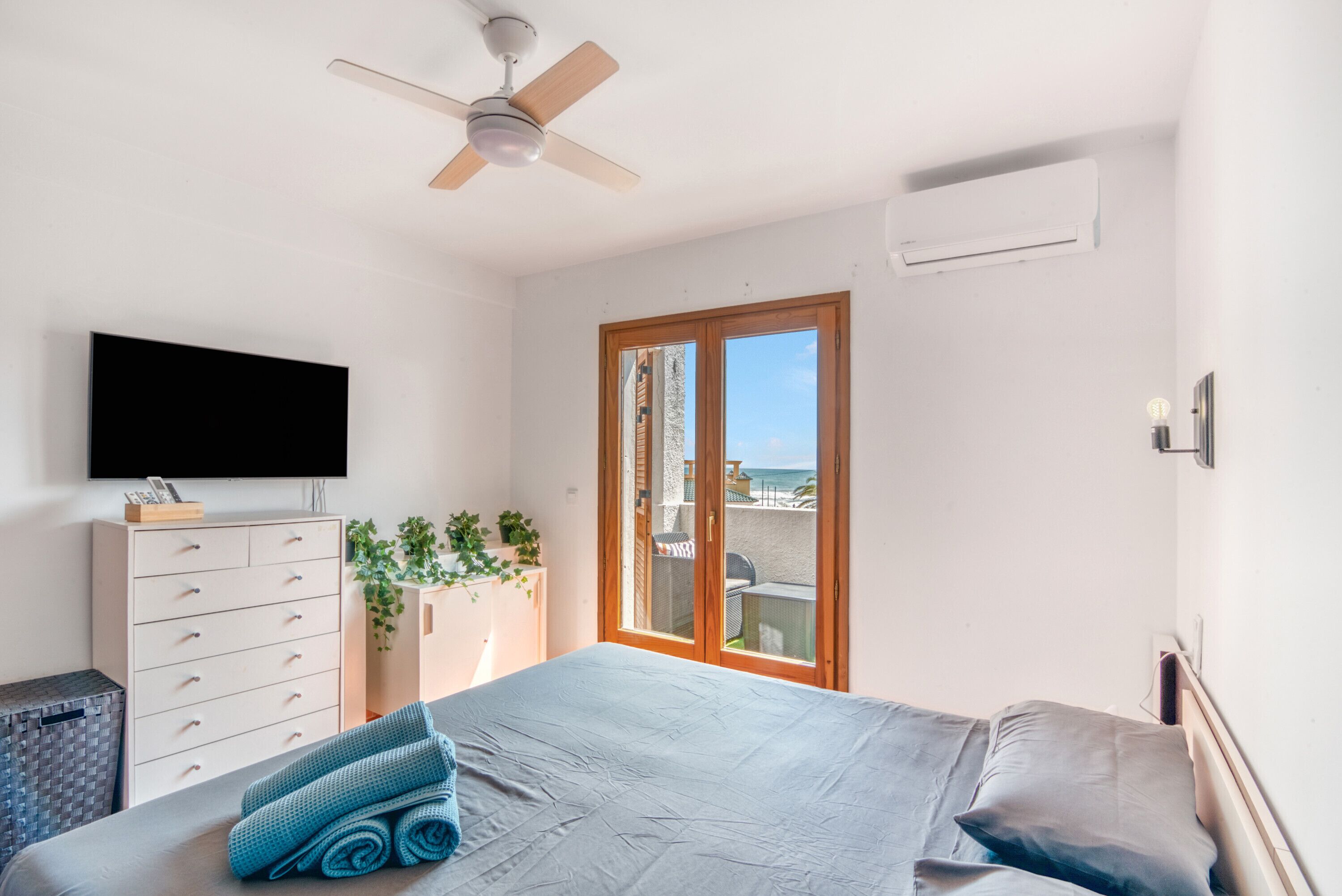 2 dormitorios, tabla de planchar con plancha, wifi y ropa de cama