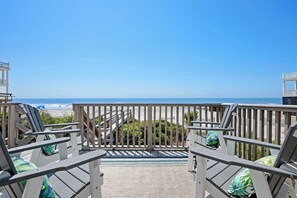 Property grounds - Folly Beach Front Escape - Newly Renovated! (Folly Beach)