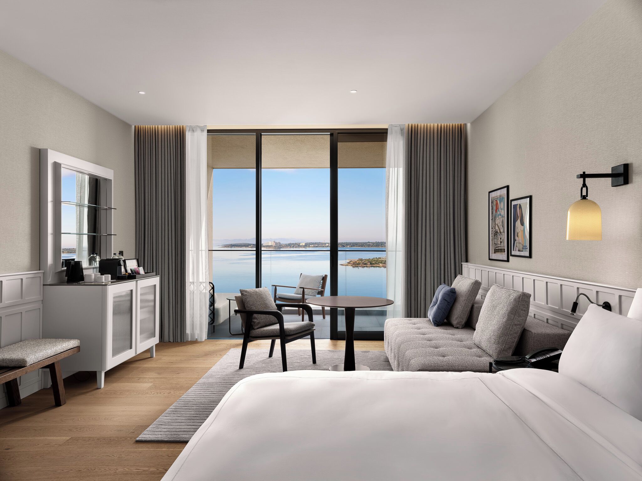 Premium bedding, minibar, in-room safe, iron/ironing board