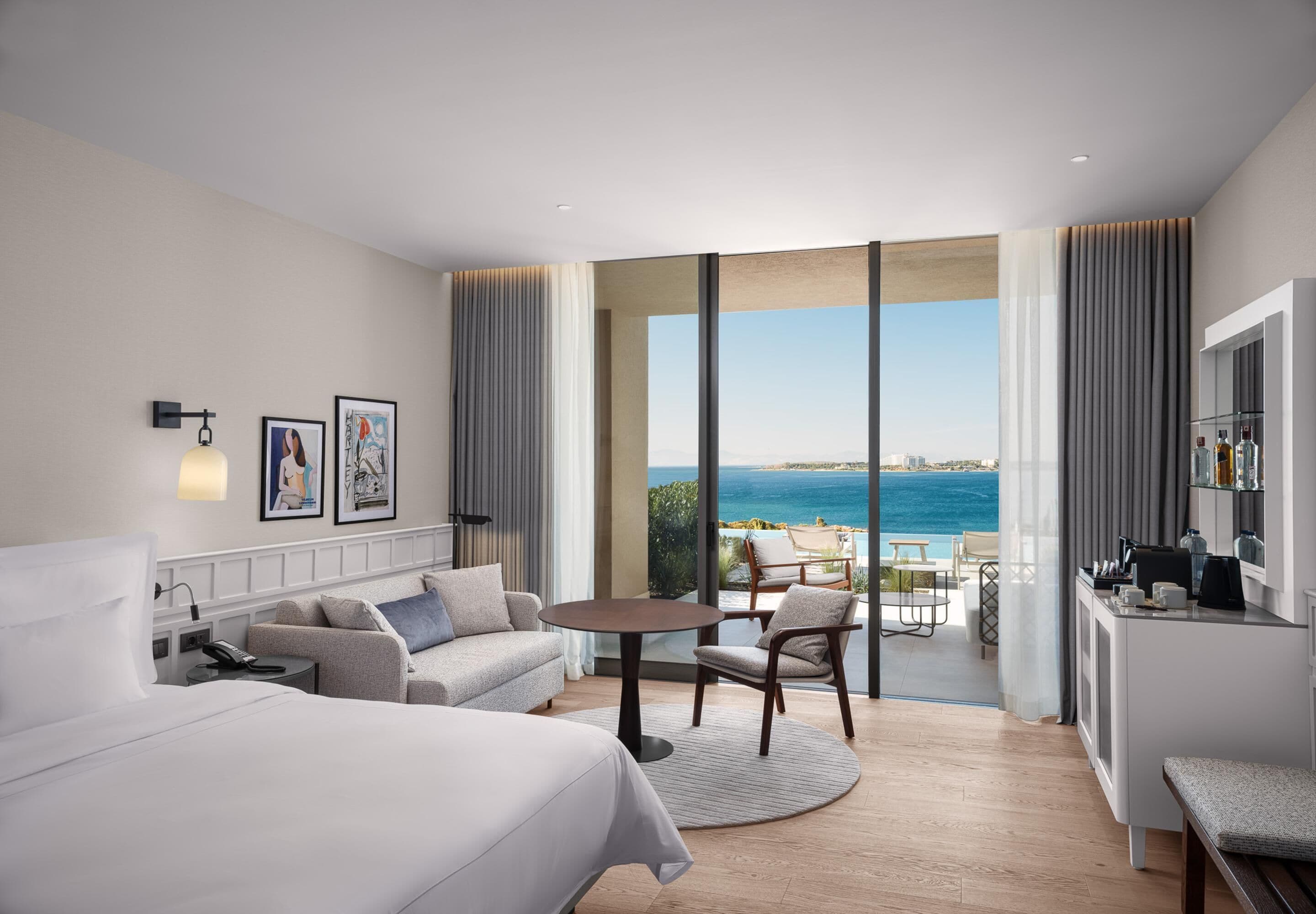 Suite Keluarga, pemandangan laut (Deluxe, Swim Up) | Seprai premium, minibar, brankas, dan setrika/meja setrika