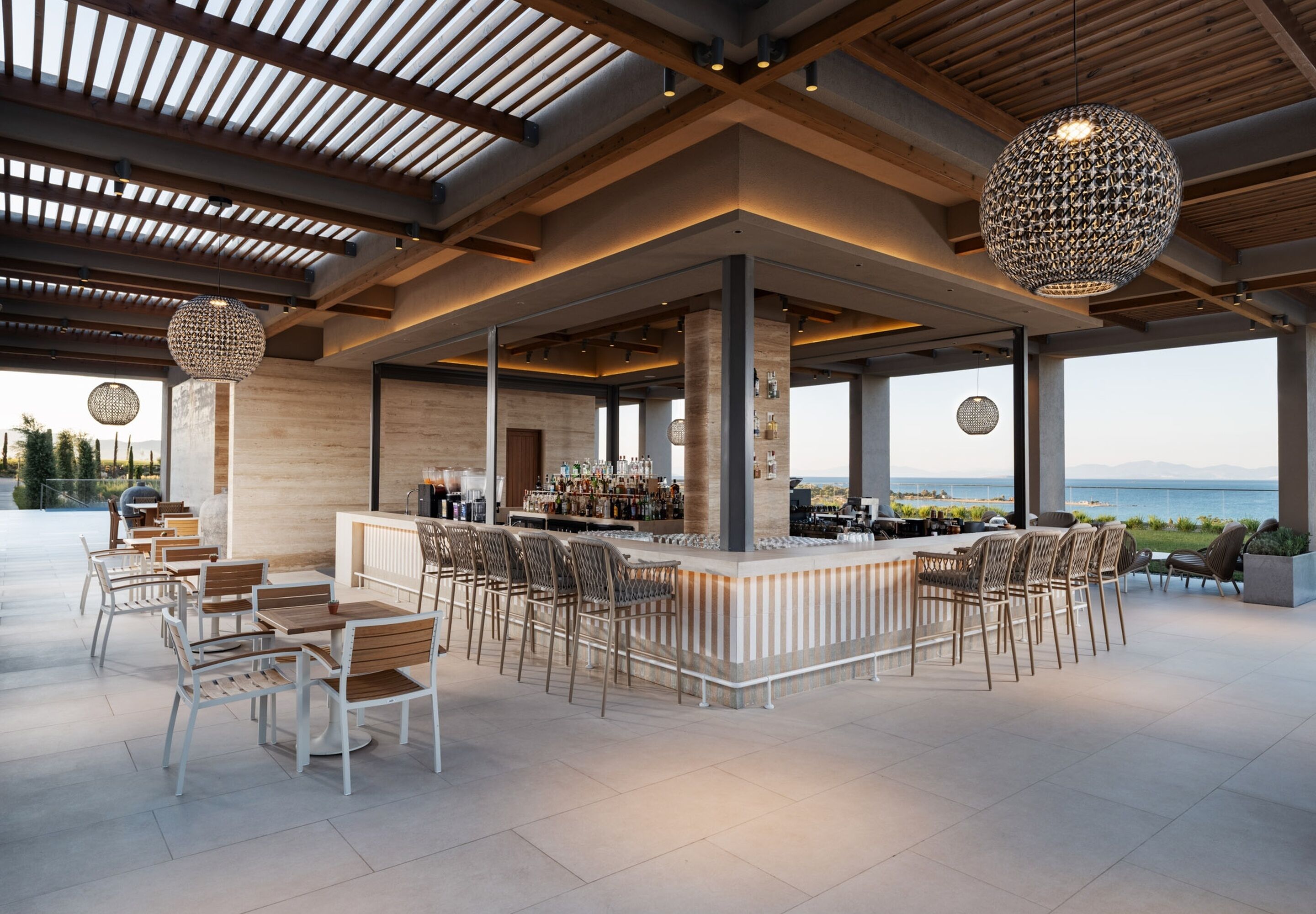5 bars/lounges, beach bar