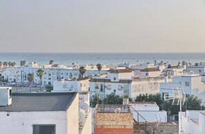 Unclassified image, 5 of 16, button